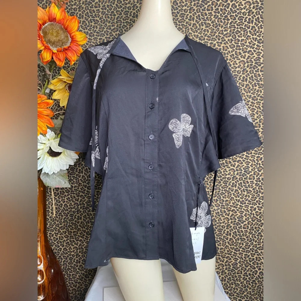 🦋B2G1🦋UNIQUE VINTAGE 1940’s Black Butterfly Print Cecilia Blouse NWT | MED |